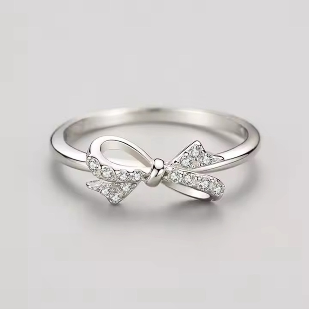 NWT 🎀 Sparkling Diamonds Bow Ring 🎀
